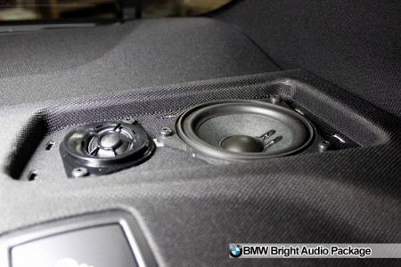 BMW 530i M-Sportのスピーカー交換の様子です。(リヤスピーカー)