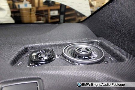 BMW 530i M-Sportのスピーカー交換の様子です。(リヤスピーカー)