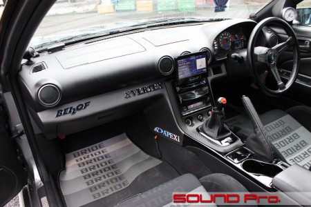 日産シルビア(S15)のスピーカー交換の様子です