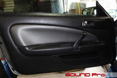 日産シルビア(S15)のスピーカー交換の様子です