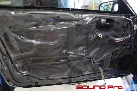 日産シルビア(S15)のスピーカー交換の様子です