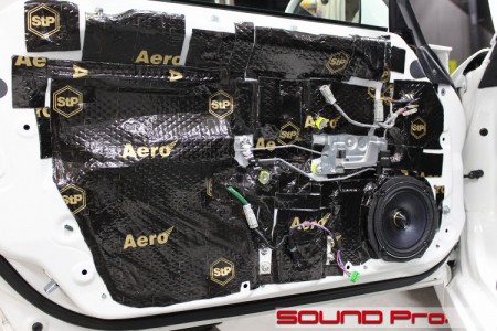 S2000のデッドニングとスピーカー交換の様子です